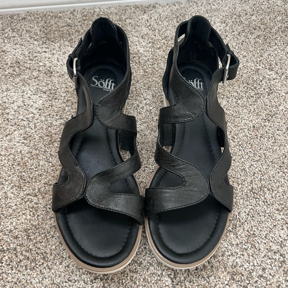 Women's sofft size 10 black sandals • only worn a few times - Picture 2 of 4